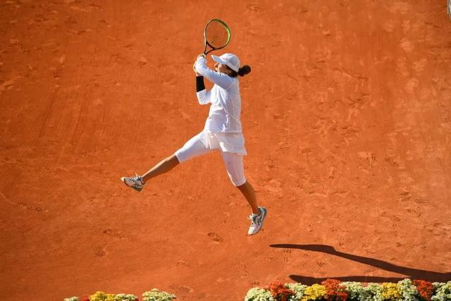 多位年轻选 多位年轻选